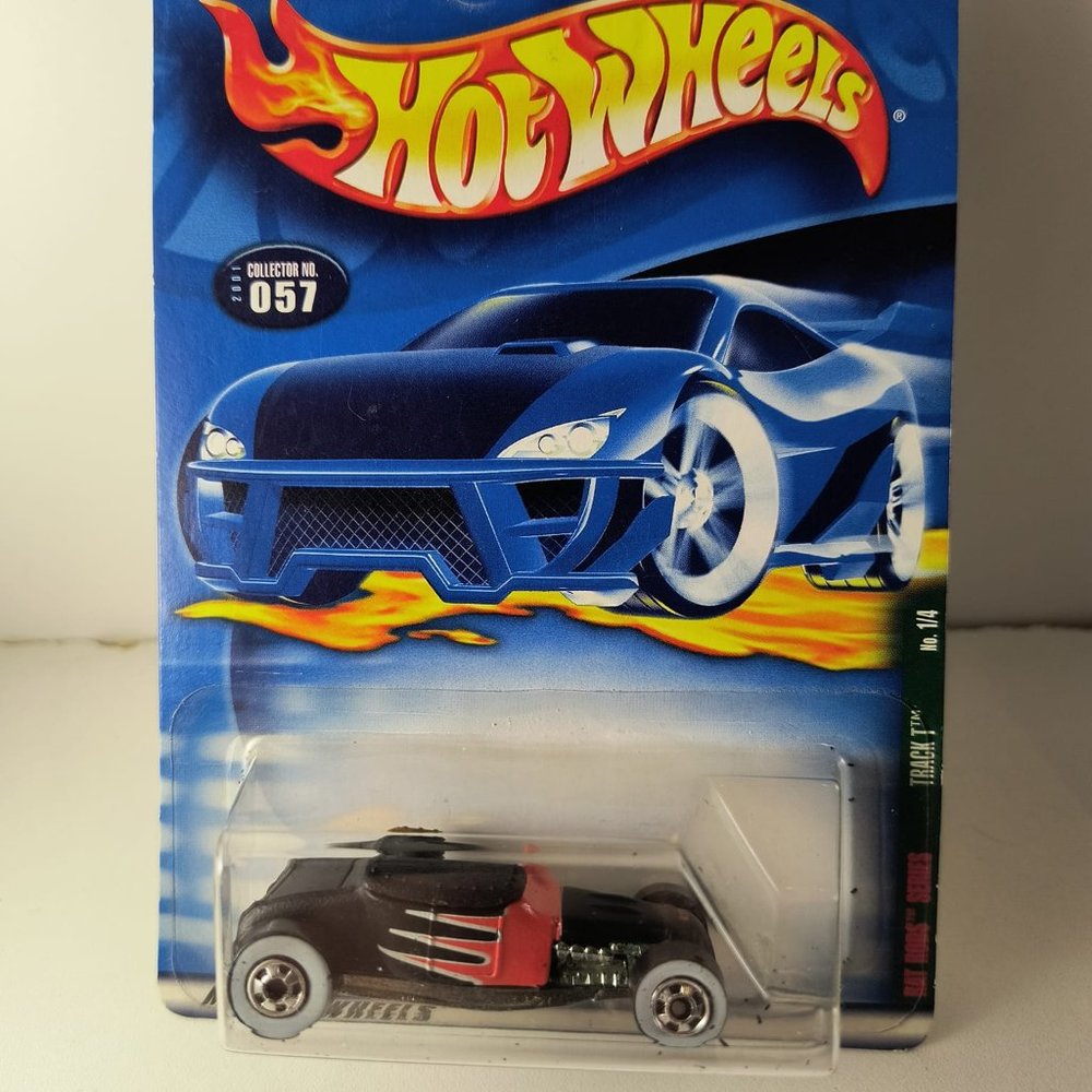 b23 Hot Wheels Track T  with shipping protector b23 make an offer